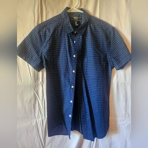 Forever 21 Men's short sleeve casual button down shirt